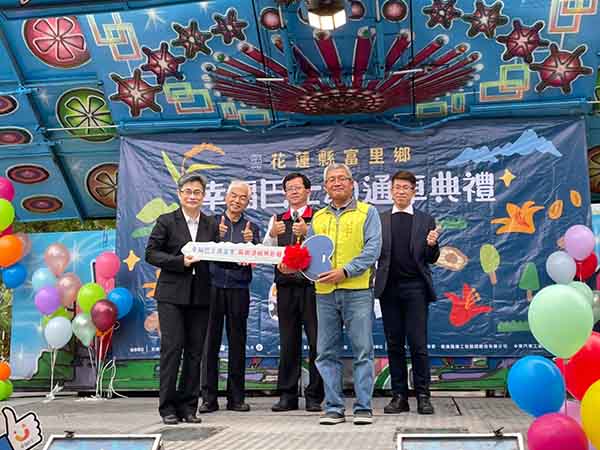 噗噗共乘轉型投入幸福巴士2.0  中華汽車代表捐贈至花蓮羅山社區發展協會