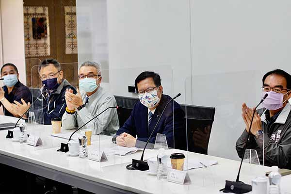桃園市長鄭文燦參訪中華汽車 針對桃園市青年就業政策進行交流