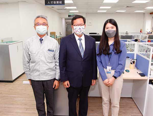 中華汽車人資部羅文杏達成就業讚及證照讚雙向肯定 桃園市長鄭文燦及總經理陳昭文嘉許讚揚